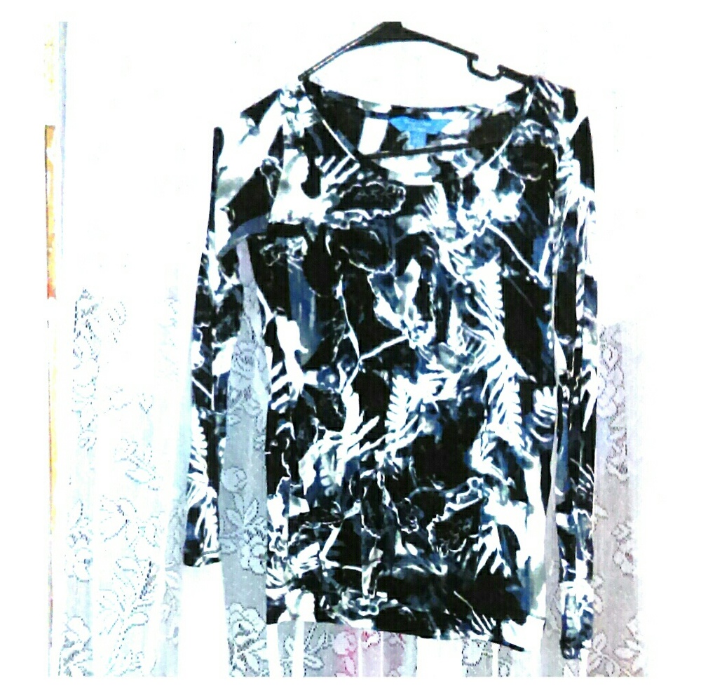Long sleeve lightweight blouse.